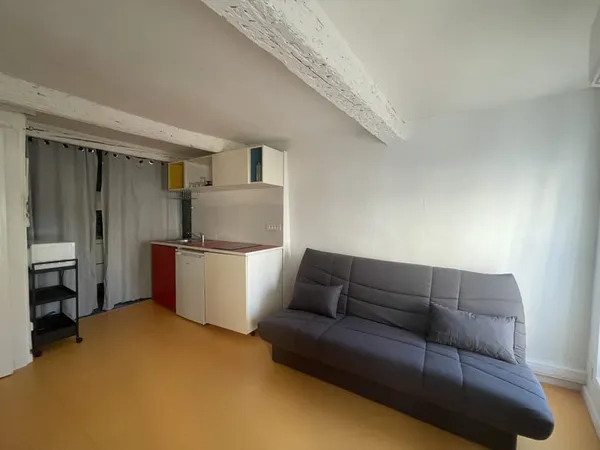 STUDIO de 15,15 M2 - 2ème étage - Narbonne Centre