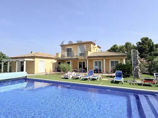 Propriété 6 pièces 170 m²
