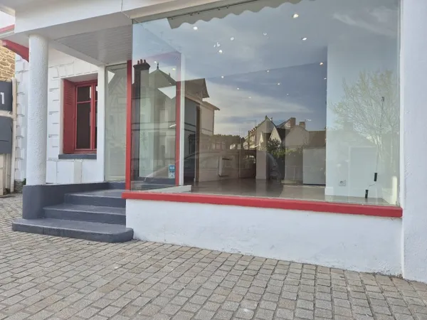 LA BAULE - Local commercial idéalement situé