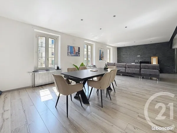 Maison 9 pièces 230 m²