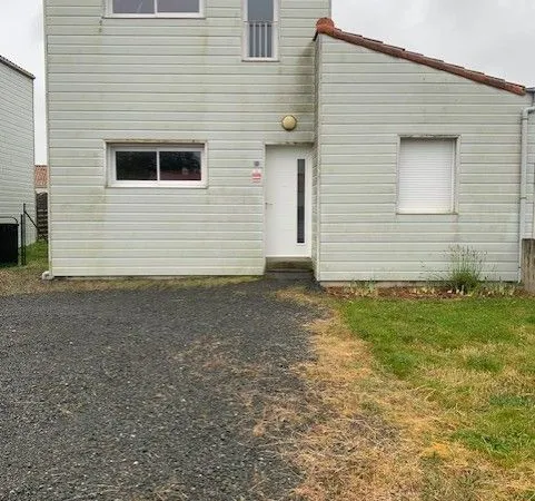 Maison Location Saint-Étienne-de-Mer-Morte 4p 88m² 895€
