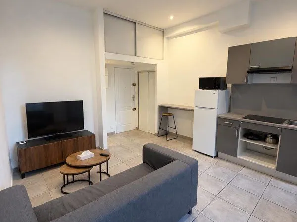 À LOUER - T2 MEUBLÉ DE 32 m² - MARSEILLE CASTELLANE - 750 + 40 DE CHARGES