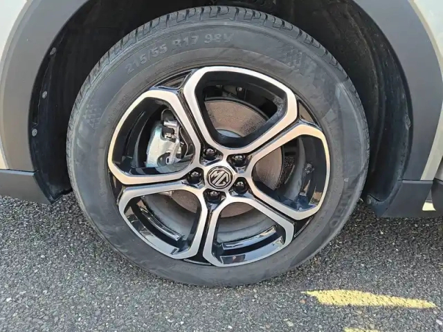 Mg Zs 1.5 l hybrid+ 197 ch — photo 11
