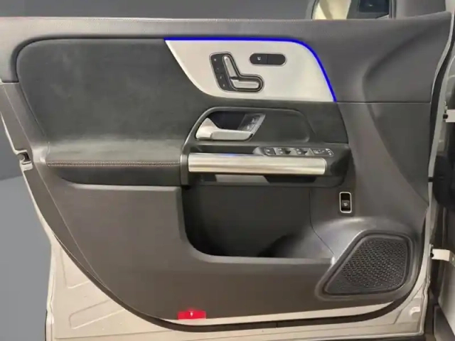 Mercedes Gla 200 d amg line — photo 35