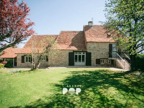 Vends chambre d'hôtes - 432 m² - 14 pièces, 8 chambres - Thenon 24210