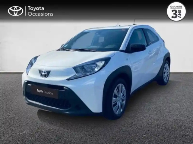 Toyota Aygo x 1.0 vvt-i 72ch dynamic s-cvt my23 — photo 1