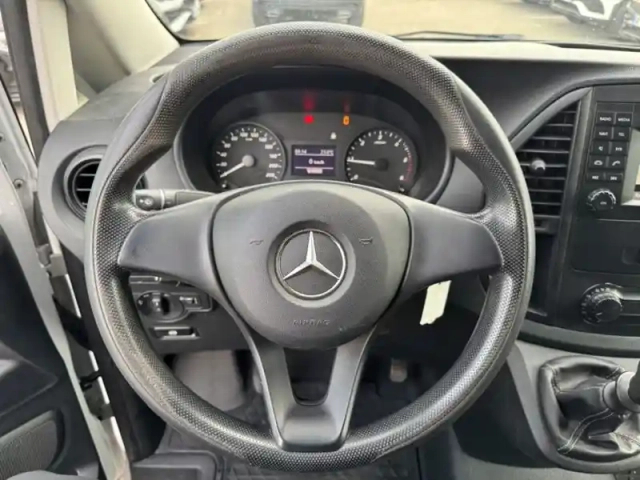 Mercedes Vito 110 cdi fourgon compact — photo 12