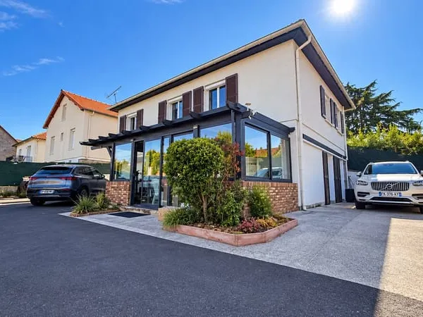 VILLABÉ ENSEMBLE IMMOBILIER AVEC MAISON ET LOCAL COMMERCIAL