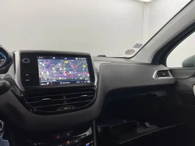 Peugeot 2008 1.2 puretech 110ch s&amp;s eat6 — photo 28