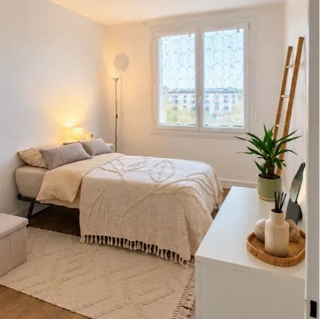Chambre meublée en colocation