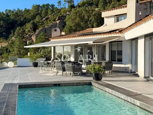 Villa 6 pièces 245 m²