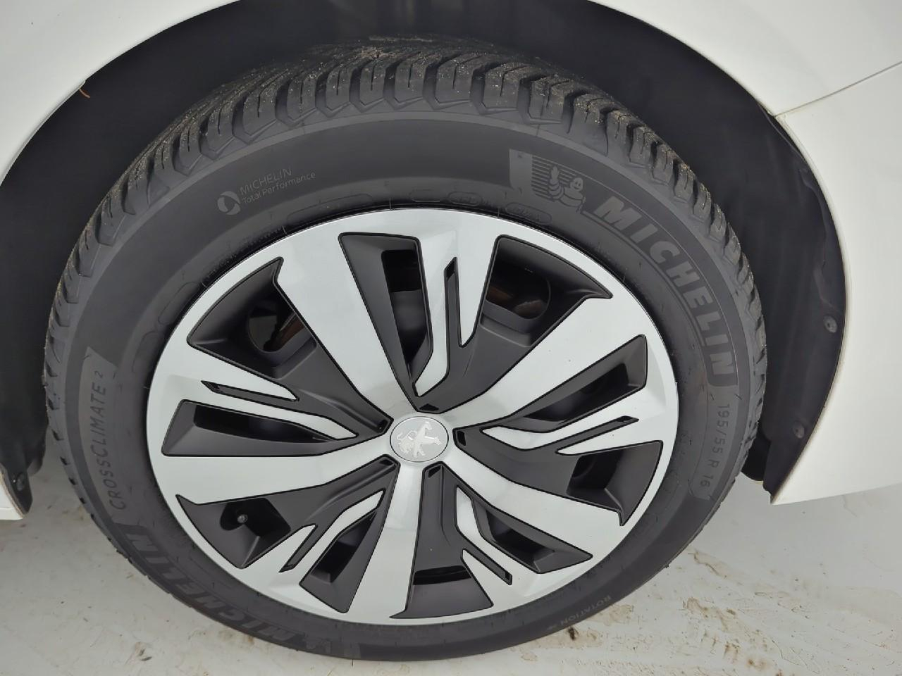 Peugeot 208 puretech 100 s&s bvm6 active — photo 20