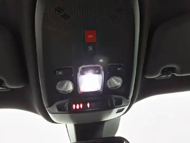 Peugeot 2008 hybrid 145 e-dcs6 — photo 19