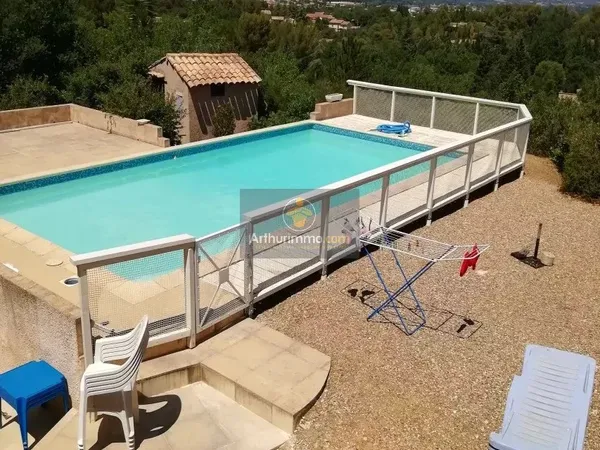 Luberon, Apt, maison avec piscine au calme et vue.