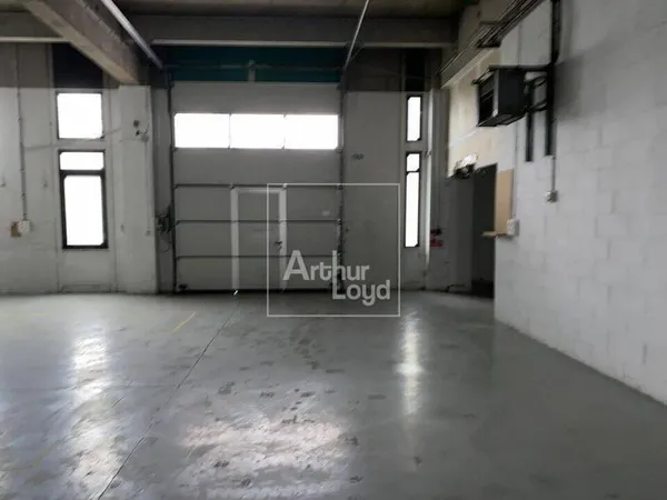 Local d'activité 1642 m²