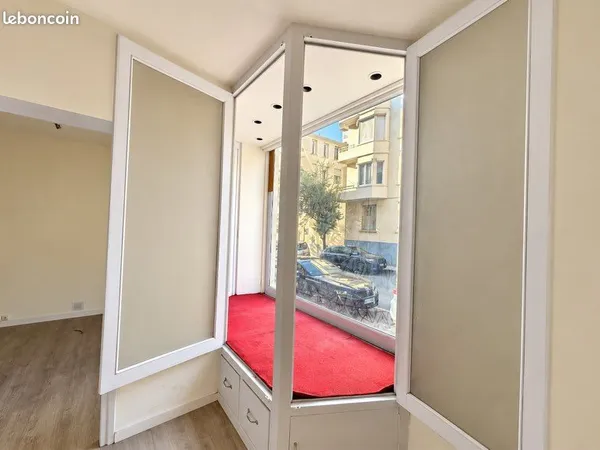 À LOUER - Espace professionnel dédié à la beauté et à l'esthétique - 20 m² - 450 CC/mois