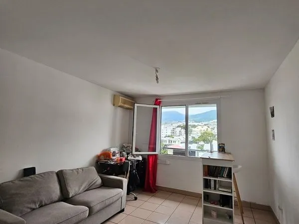 Studio 21 m² dernier étage, vue montagne, Sainte-Clotilde