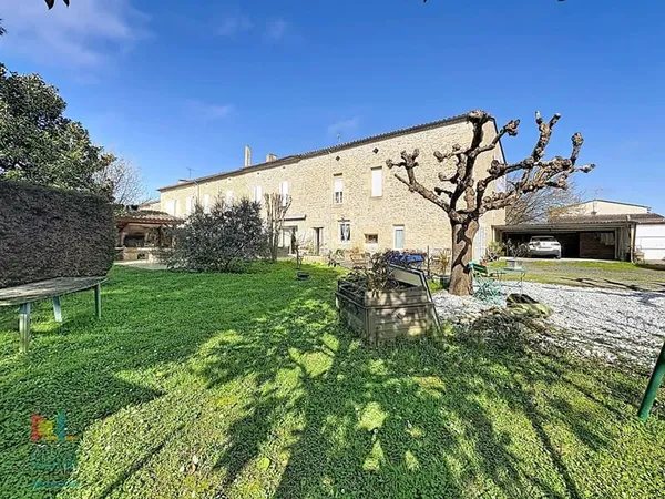 Charmante maison en pierre rénovée avec goût !