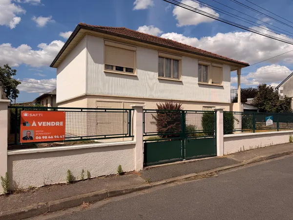 Maison deux chambres sur sous sol, à proximité du centre ville