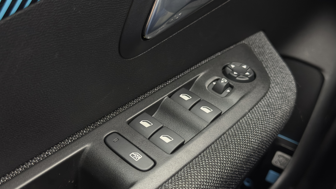 Peugeot 208 PureTech 100 S&amp;S EAT8 — photo 16