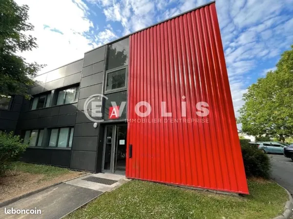Local d'activité 904 m²