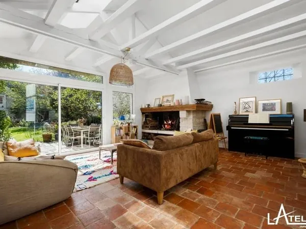 Maison 10 pièces 258 m²