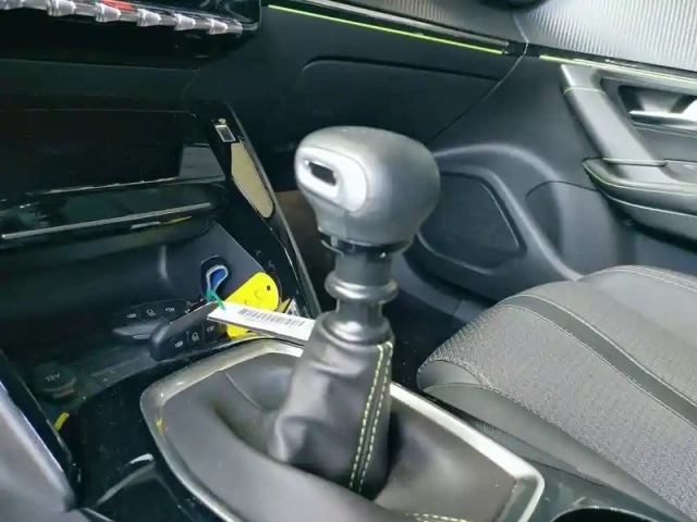 Peugeot 2008 puretech 130 s&amp;s bvm6 — photo 14