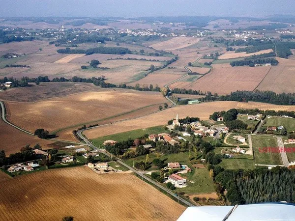 Terrain A bâtir dans lotissement proximité village ,