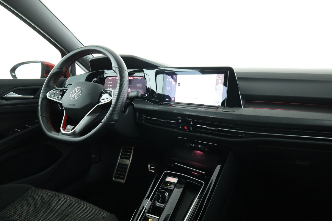 Volkswagen Golf VIII 2.0 TSI GTI DSG7 — photo 12