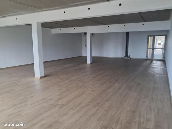 Bureau 131 m²