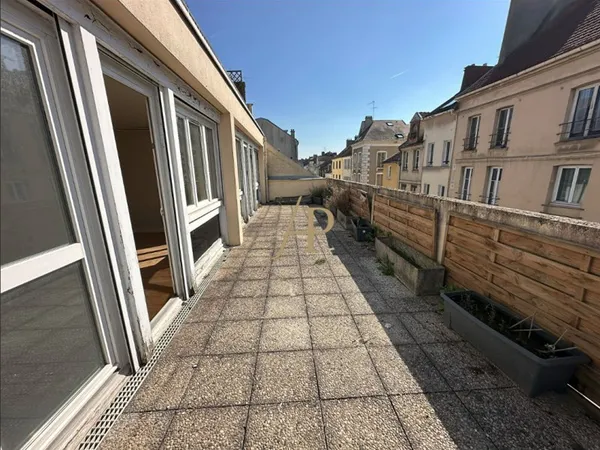 Plein centre, 2/3 pièces avec terrasse de 29 m²