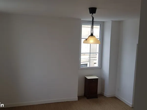 VIHIERS Maison sur rdc + 3 étages entièrement rénovée