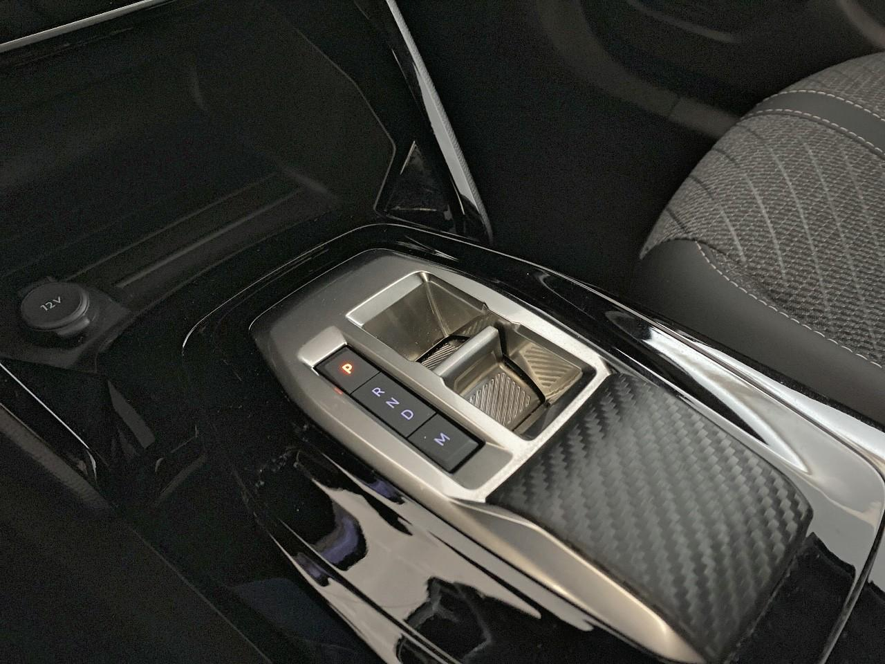 Peugeot 2008 hybrid 145 ch e-dcs6 allure — photo 18