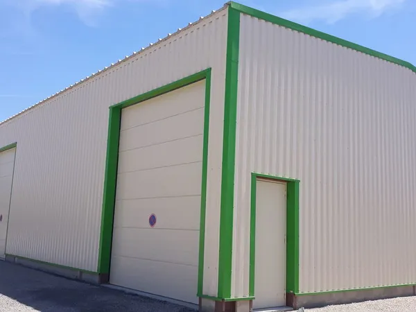 HANGAR 90 m2