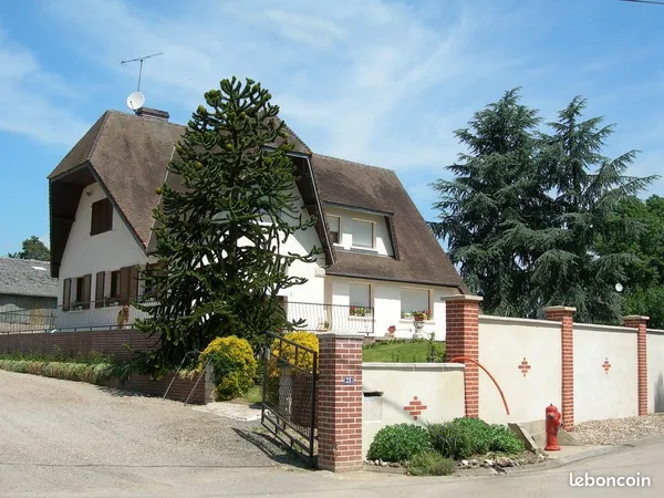 Charmante villa avec hangar