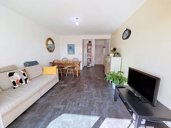 Appartement 3 pièces traversant à vendre à Grasse - Saint Antoine, calme et sans travaux