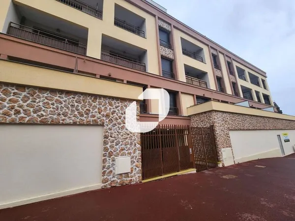 Local commercial 202 m²