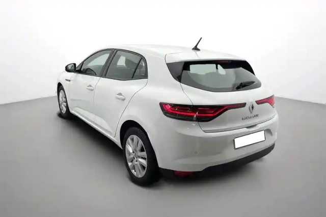 Renault Megane iv berline tce 140 edc — photo 33