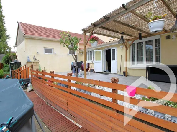 Maison 10 pièces 277 m²