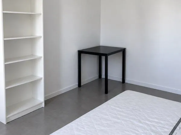 Chambre meublée en colocation courte durée