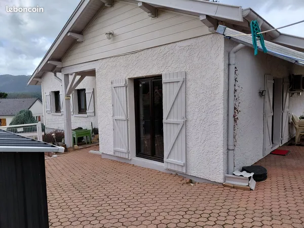 MAISON dans un endroit calme et recherché