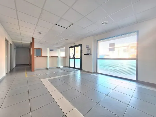 Local commercial 207 m²