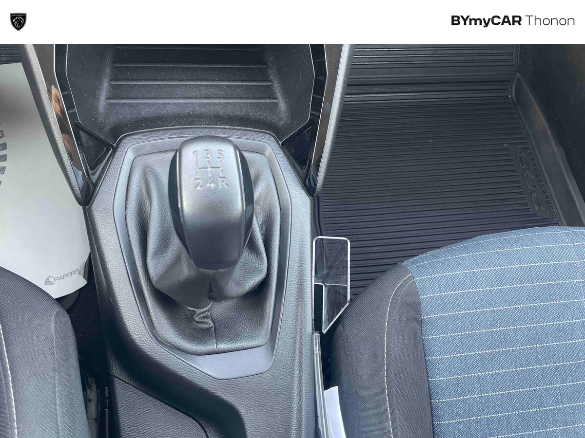 Peugeot 208 PURETECH 75 S&amp;S BVM5 — photo 19