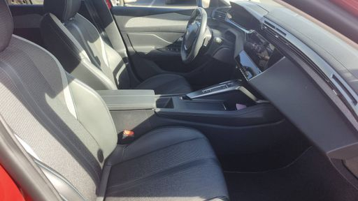 Peugeot 308 1.5 BlueHDi 130 EAT8 - Allure Pack – 2021 – 83023 km – Diesel – Boîte Automatique — photo 10