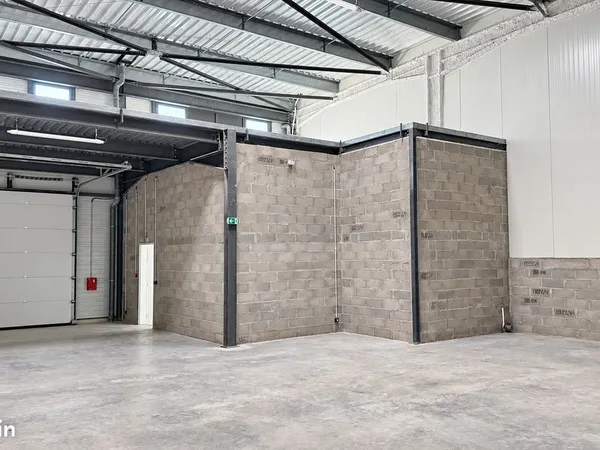 Local d'activités neuf 262 m² + 5 parkings - Parc La Malle Bouc-Bel-Air