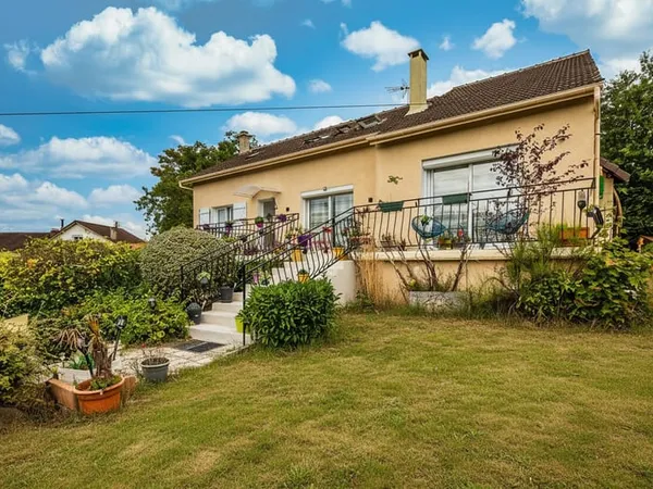 EXCLUSIVITÉ - Maison Mériel 7 pièce(s) 197m2