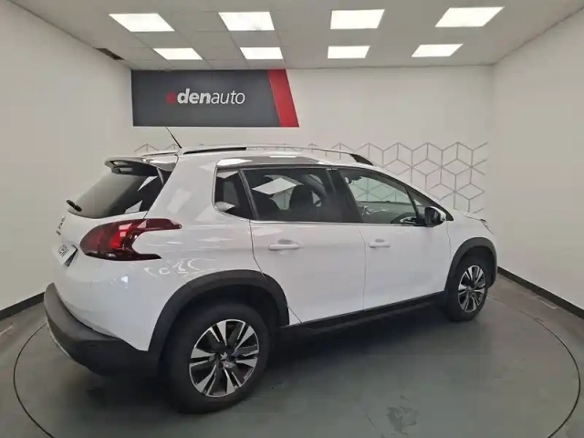 Peugeot 2008 1.2 puretech 110ch s&amp;s bvm5 — photo 17
