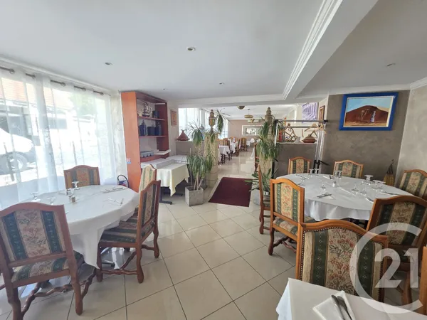 Local commercial 201 m²