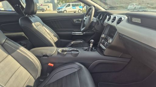 Ford Mustang 5.0 V8 421 - Gt Fastback – 2016 – 130115 km – Essence – Boîte Manuelle — photo 14