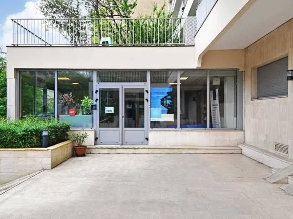 Local d'activité 881 m²